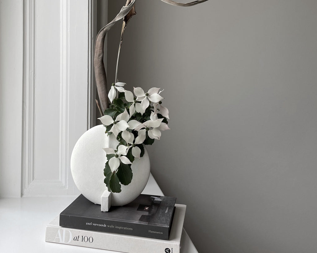 101 Copenhagen | Guggenheim Vase | Bone White | Petit – ORNAMENT