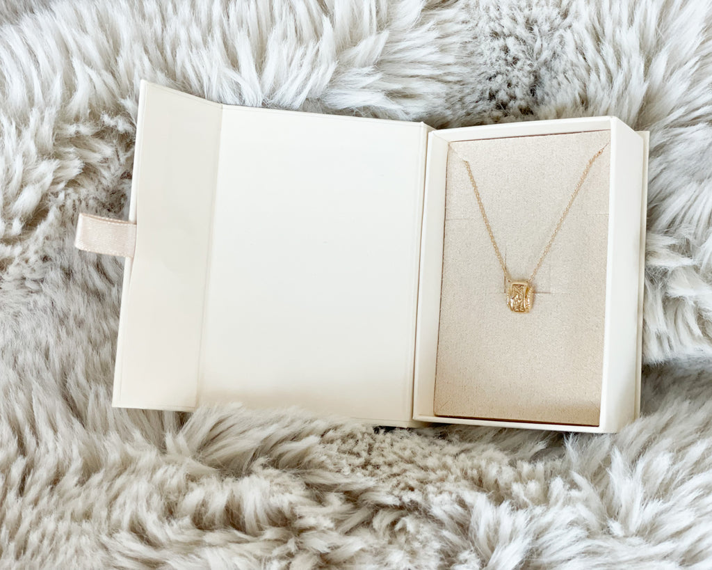 LOUISE DAMAS ルイーズダマス SUZANNE PENDANT NECKLACE LOUISE DAMAS ルイーズダマス SUZANNE PENDANT NECKLACE (LOUISE