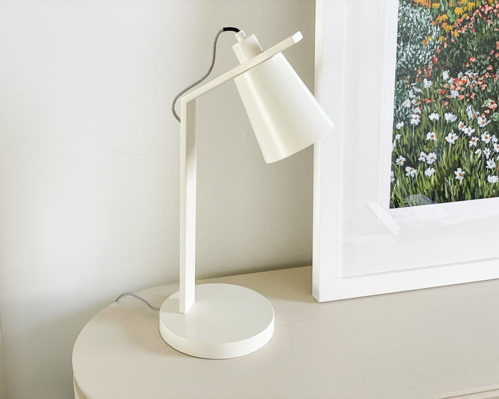 Axel Desk Lamp | Ivory