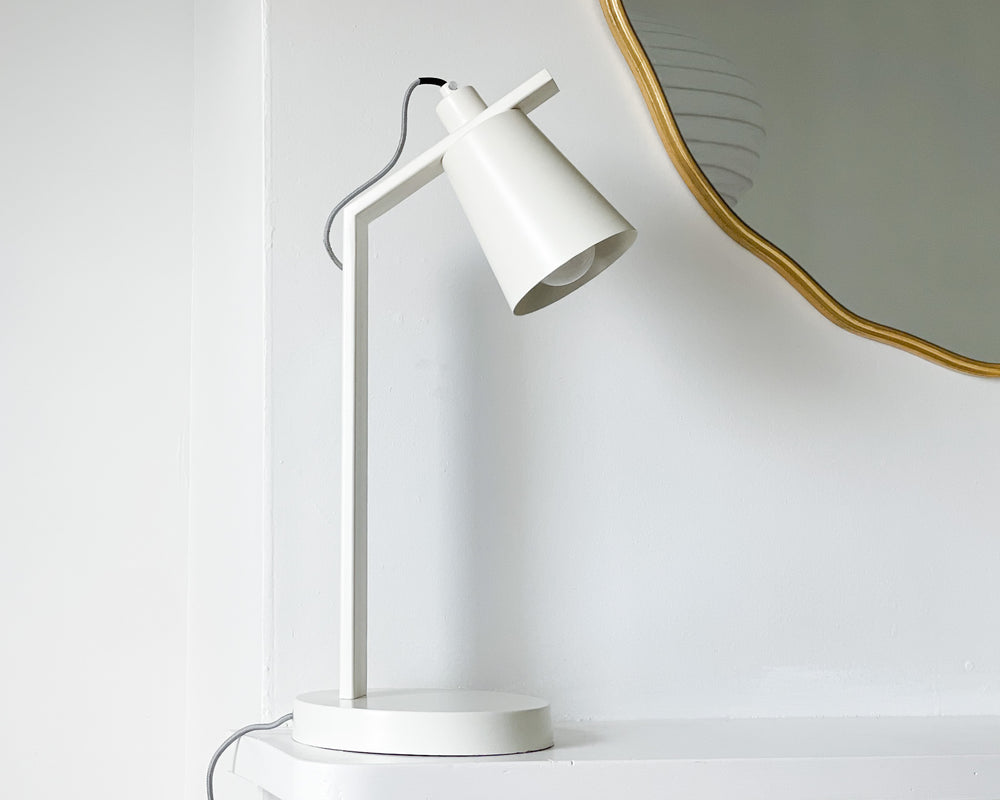 Axel Desk Lamp | Ivory