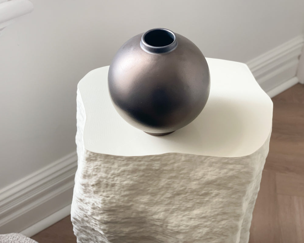 Om Vase | Black Pearl