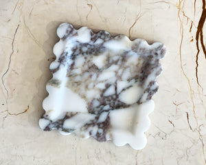 Marble dish with scalloped edge detailing 
