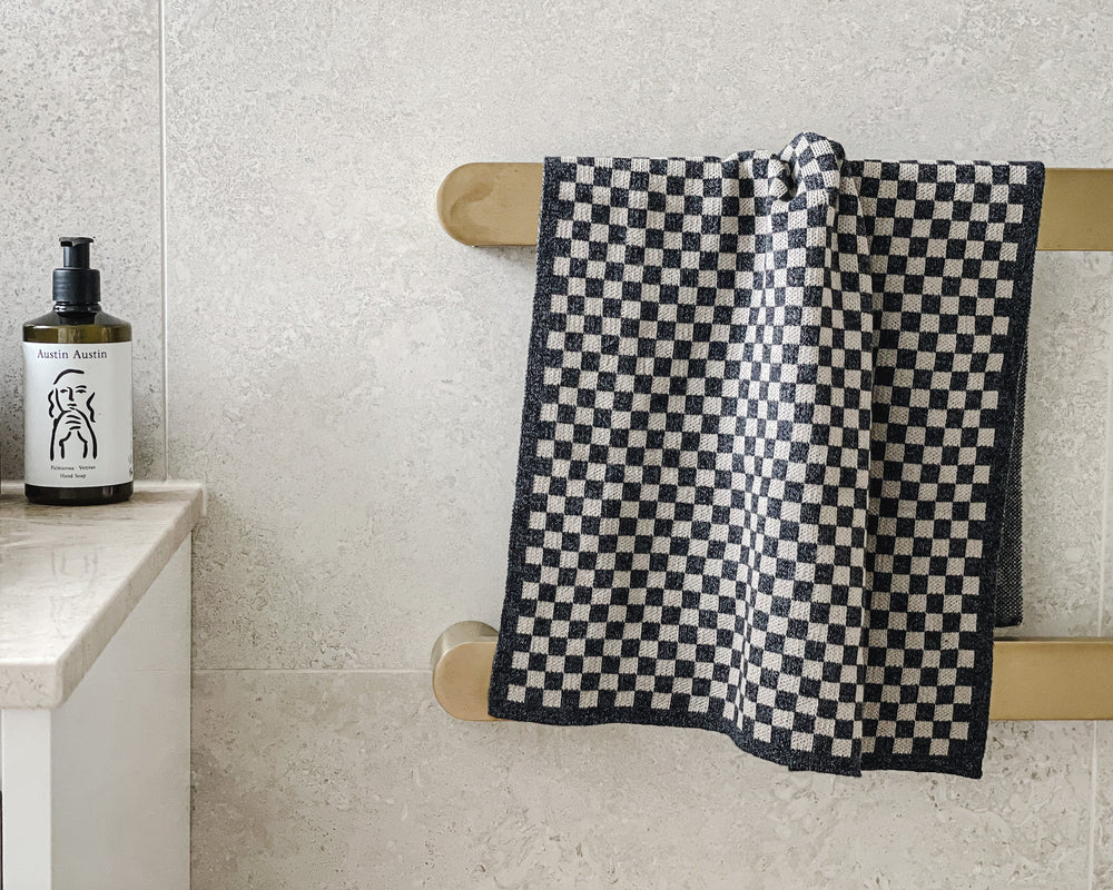 Bianca Lorenne | Hand Towel | Chekka Graphite