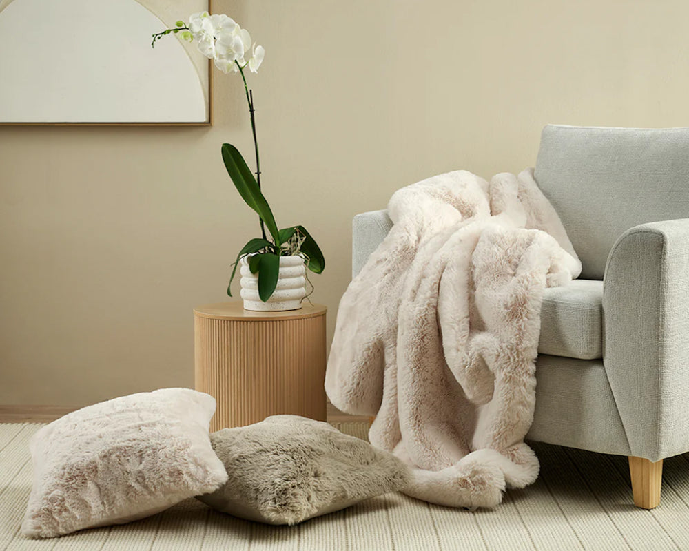 Luna Faux Fur Throw | Ivory