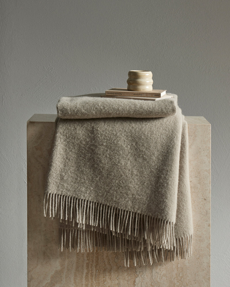 THROWS – ORNAMENT
