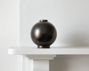 Om Vase | Black Pearl