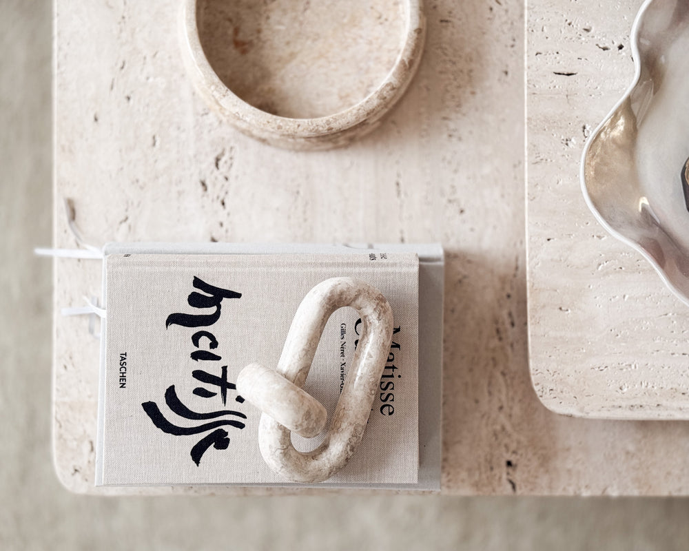 Orla Marble Loop Sculpture – ORNAMENT