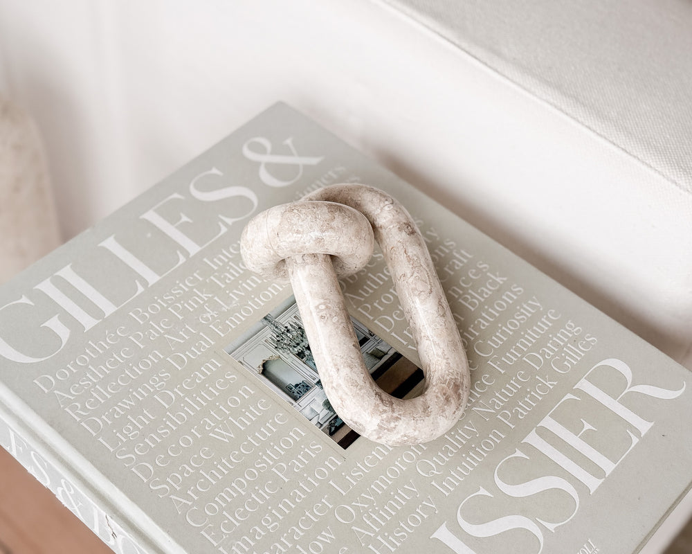 Orla Marble Loop Sculpture – ORNAMENT