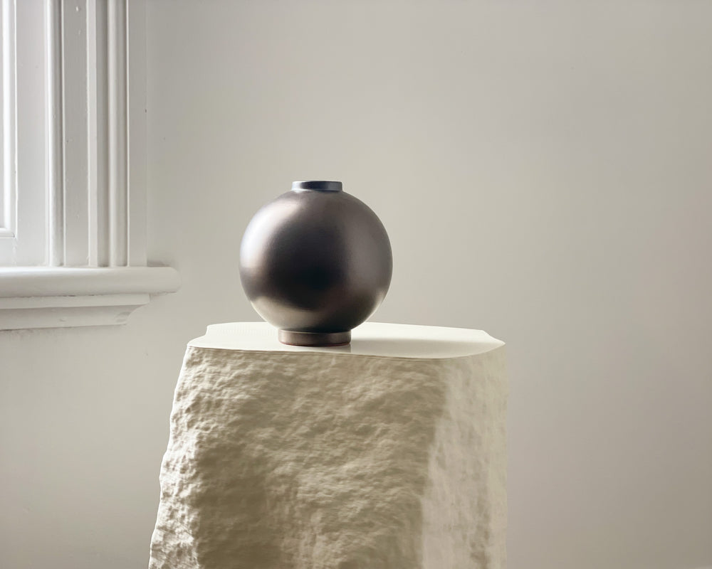 Om Vase | Black Pearl