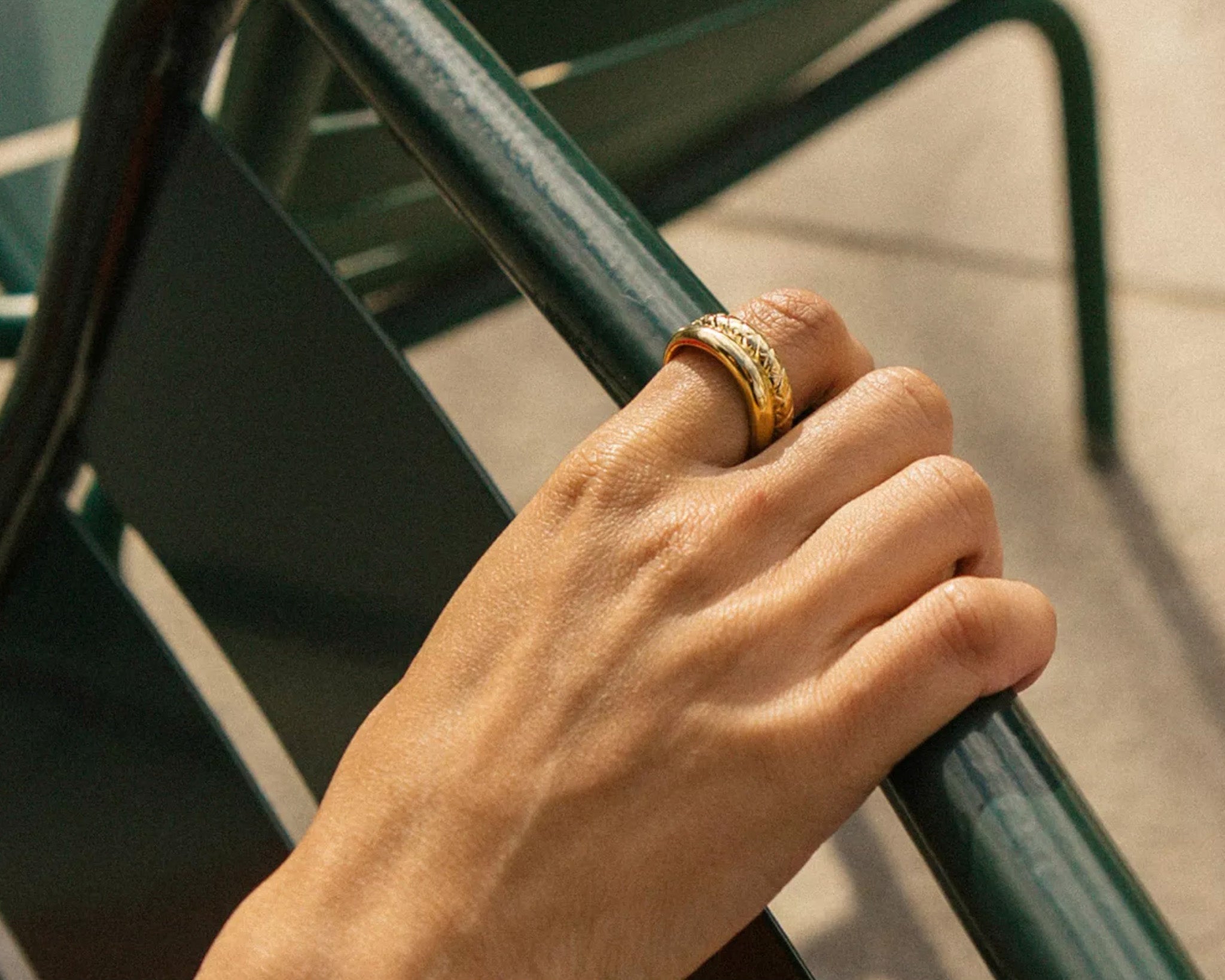 LOUISE DAMAS – ORNAMENT